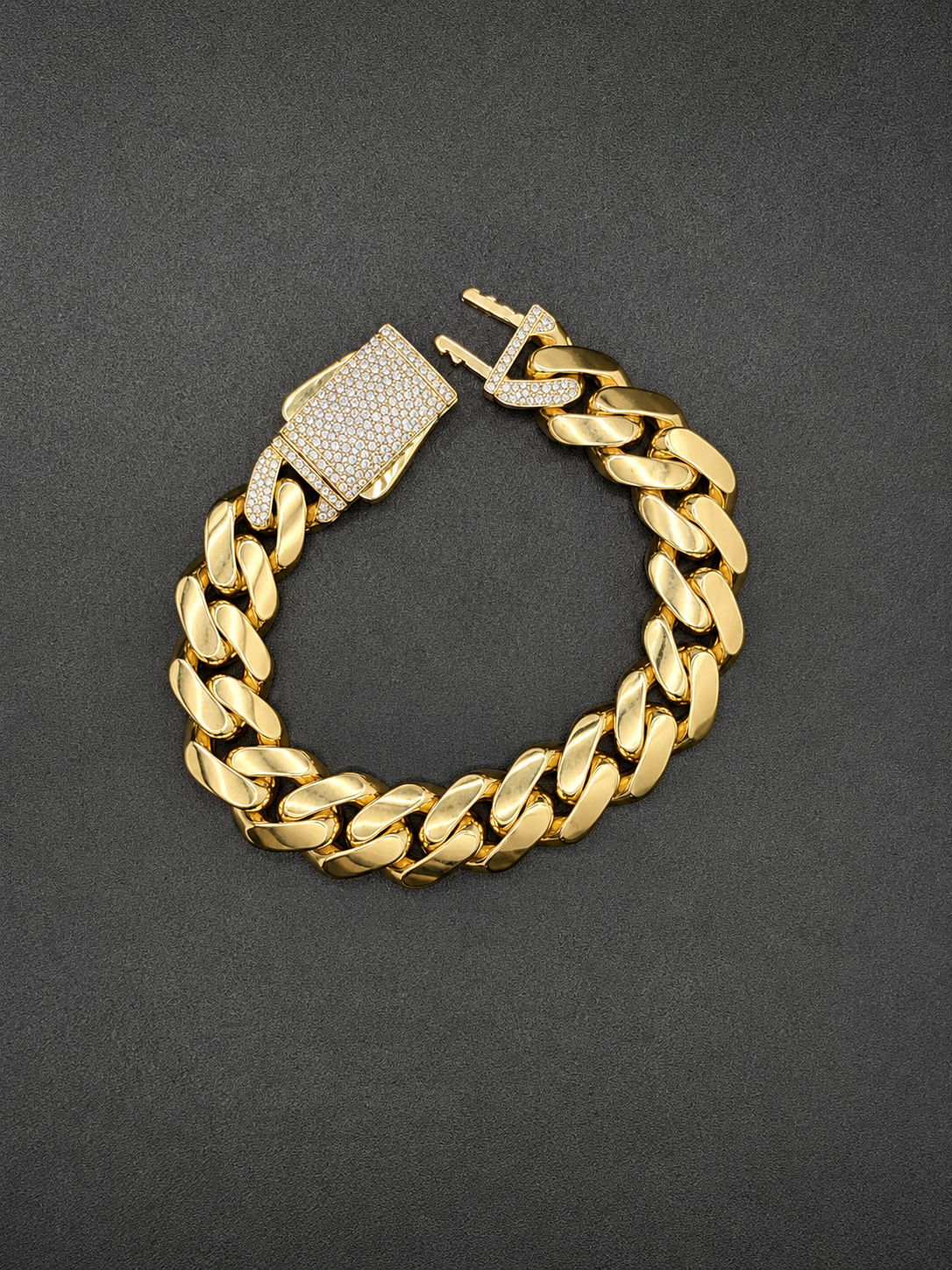 DIAMOND CUBAN LINK BRACELET